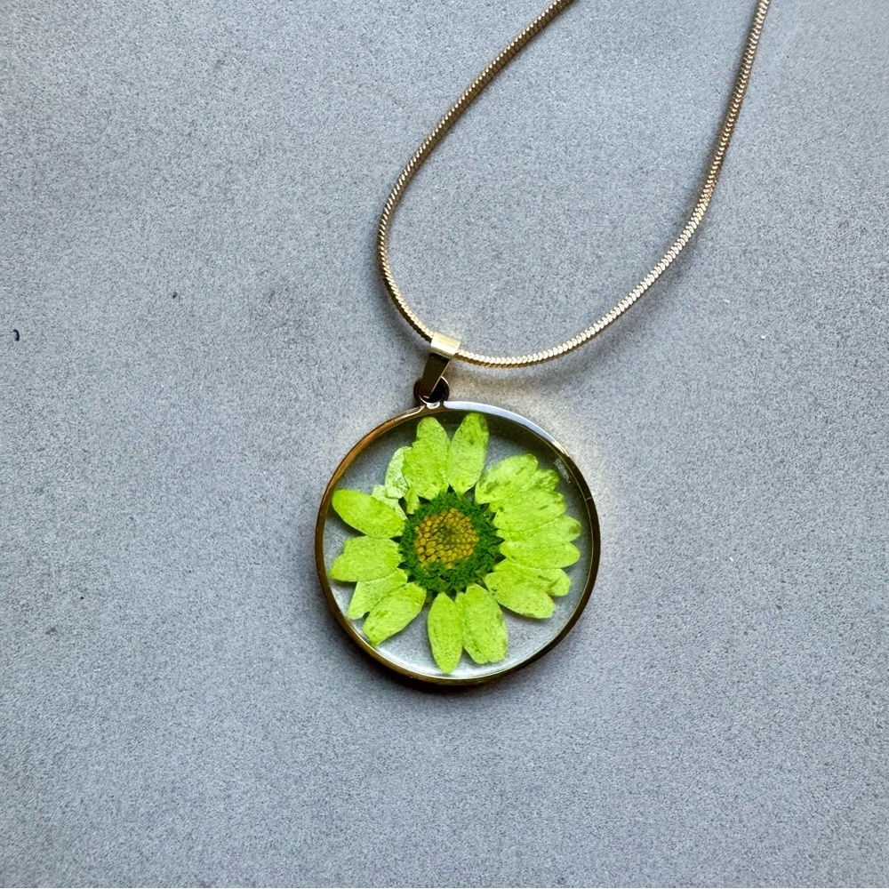 Handmade Dried Green Daisy Gold Pendant Necklace - Picture 2 of 4